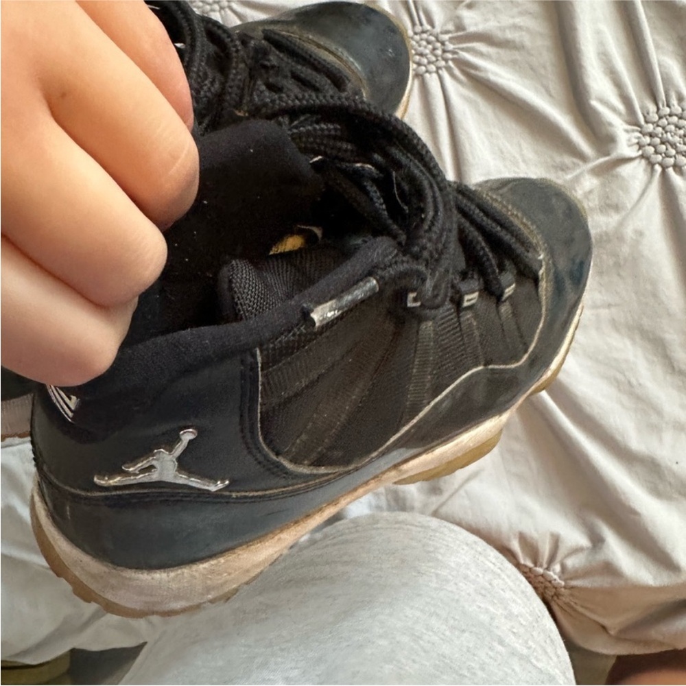 Jordan 11 Julibees - Picture 3 of 4